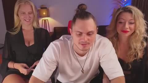 Snapshot of goddess_marylin chatting on February 2025 03:18:02 AM   330 UTC2 girls   online show from February 2025 03:18:02 AM