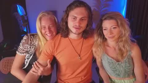 Snapshot of goddess_marylin chatting on February 2025 03:50:01 AM   330 UTC2 girls   online show from February 2025 03:50:01 AM