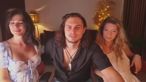 Snapshot of goddess_marylin chatting on February 2025 02:50:02 AM   330 UTC2 girls   online show from February 2025 02:50:02 AM