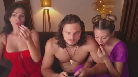 Snapshot of goddess_marylin chatting on March 2025 06:29:01 AM   330 UTC2 girls   online show from March 2025 06:29:01 AM