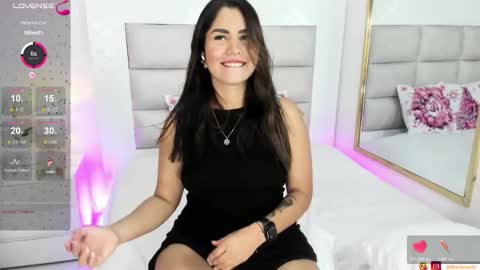 Mia online show from November 2025 03:49:02 AM