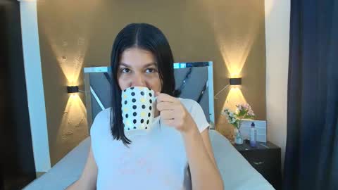 Snapshot of goddess_saori chatting on April 2026 12:19:02 AM Saori online show from April 2026 12:19:02 AM