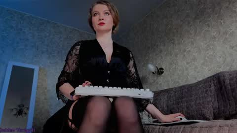 Snapshot of goddess_verdgyvi chatting on June 2026 10:43:02 AM Verdgy online show from June 2026 10:43:02 AM