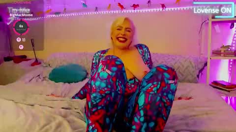 Snapshot of goddessalimony chatting on April 2026 12:44:02 AM Goddess Alimony online show from April 2026 12:44:02 AM