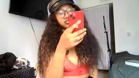 Snapshot of goddessdaisysky chatting on April 2026 05:50:02 PM Goddess Daisy Sky online show from April 2026 05:50:02 PM