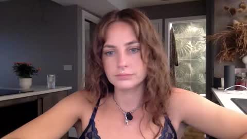 Snapshot of goddessmiamuse chatting on February 2026 09:25:02 AM goddessmiamuse online show from February 2026 09:25:02 AM