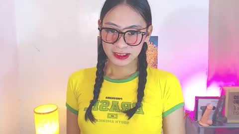 Kyla and Nian online show from November 2025 12:32:02 AM