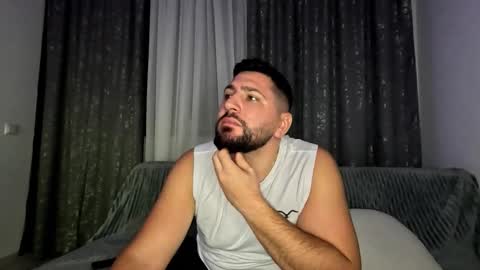 gold_alpha_boy online show from October 2025 06:13:02 PM