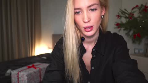 Snapshot of gold_blond chatting on December 2024 10:05:02 AM Olivia online show from December 2024 10:05:02 AM