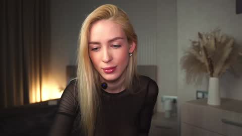 Snapshot of gold_blond chatting on January 2025 05:30:01 AM Olivia online show from January 2025 05:30:01 AM