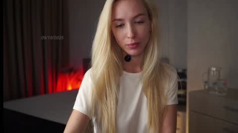 Snapshot of gold_blond chatting on September 2025 09:00:02 AM Olivia online show from September 2025 09:00:02 AM
