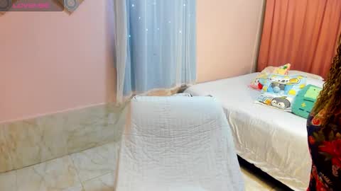 Snapshot of gold_curlscb chatting on September 2025 06:44:02 PM Mary online show from September 2025 06:44:02 PM