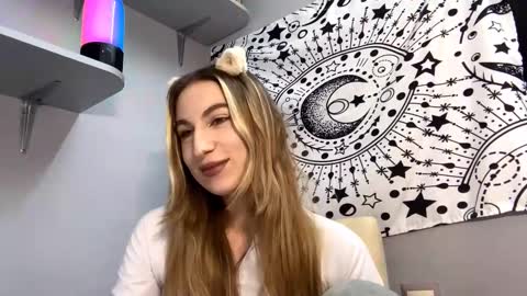 Snapshot of goldavanhise chatting on December 2025 04:57:01 PM Gloria online show from December 2025 04:57:01 PM