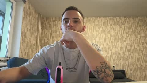 Snapshot of golden_boyyy21 chatting on February 2025 01:06:01 PM Golden boyyy21 online show from February 2025 01:06:01 PM