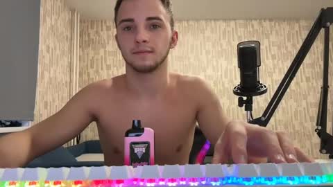 Snapshot of golden_boyyy21 chatting on February 2025 02:35:02 PM Golden boyyy21 online show from February 2025 02:35:02 PM