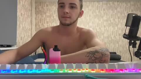 Snapshot of golden_boyyy21 chatting on February 2025 05:51:02 PM Golden boyyy21 online show from February 2025 05:51:02 PM