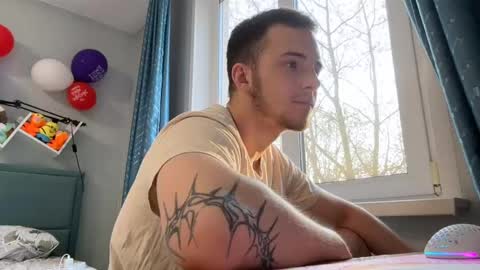 Snapshot of golden_boyyy21 chatting on February 2025 01:47:02 PM Golden boyyy21 online show from February 2025 01:47:02 PM