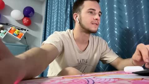 Snapshot of golden_boyyy21 chatting on March 2025 01:43:01 AM Golden boyyy21 online show from March 2025 01:43:01 AM