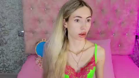 Snapshot of golden_girl__ chatting on June 2026 01:55:01 AM golden girl online show from June 2026 01:55:01 AM