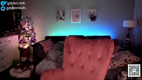 Snapshot of golden_miki chatting on December 2024 01:13:01 AM Shy in the streets but a freak in the sheets online show from December 2024 01:13:01 AM