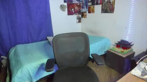 Snapshot of golden_ryan chatting on April 2026 06:44:02 AM Jmmmm online show from April 2026 06:44:02 AM