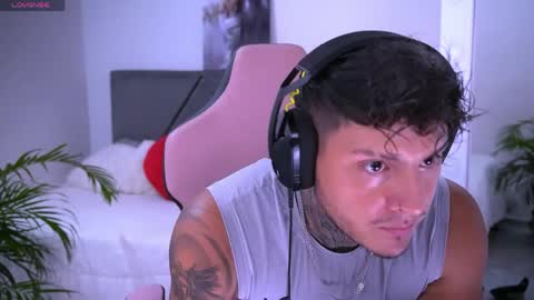 Snapshot of goldenatlasx chatting on April 2026 10:44:02 PM goldenatlasx online show from April 2026 10:44:02 PM