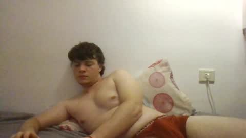 Snapshot of goldenboy207 chatting on April 2026 10:33:02 PM goldenboy207 online show from April 2026 10:33:02 PM