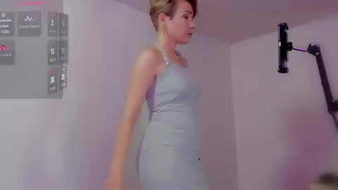 Snapshot of goldengirlrose chatting on September 2025 10:10:02 PM goldenrosa online show from September 2025 10:10:02 PM