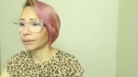 Snapshot of goldengirlrose chatting on March 2026 05:27:02 PM goldenrosa online show from March 2026 05:27:02 PM