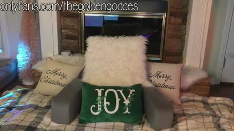 Snapshot of goldengoddessxxx chatting on November 2025 10:18:02 PM Sammy online show from November 2025 10:18:02 PM