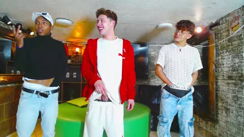 Snapshot of goldenjoi chatting on December 2024 12:51:02 PM GOLDENJOI online show from December 2024 12:51:02 PM