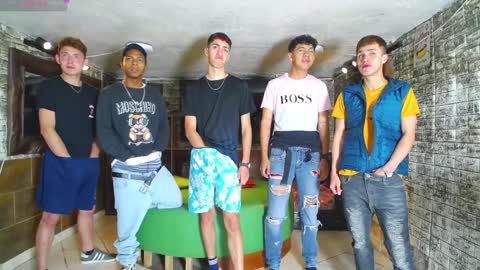 Snapshot of goldenjoi chatting on December 2024 01:17:01 PM GOLDENJOI online show from December 2024 01:17:01 PM