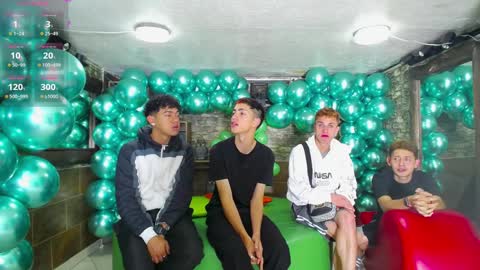 Snapshot of goldenjoi chatting on January 2025 12:18:01 PM GOLDENJOI online show from January 2025 12:18:01 PM