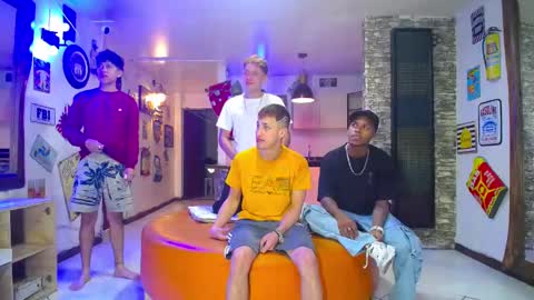 Snapshot of goldenjoi chatting on February 2025 12:33:01 PM GOLDENJOI online show from February 2025 12:33:01 PM