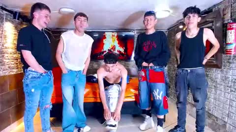 Snapshot of goldenjoi chatting on September 2025 10:10:02 PM GOLDENJOI online show from September 2025 10:10:02 PM