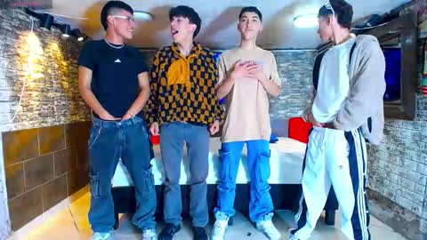 Snapshot of goldenjoi chatting on September 2025 10:10:02 PM GOLDENJOI online show from September 2025 10:10:02 PM