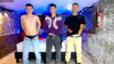 Snapshot of goldenjoi chatting on September 2025 10:44:01 PM GOLDENJOI online show from September 2025 10:44:01 PM