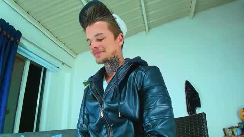 Goldy Loyal93 online show from September 2025 04:33:02 AM