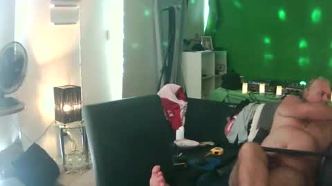 goldyguy011 online show from February 2025 02:06:02 AM