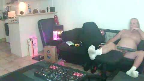 Snapshot of goldyguy011 chatting on June 2026 09:15:01 PM goldyguy011 online show from June 2026 09:15:01 PM