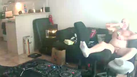 Snapshot of goldyguy011 chatting on June 2026 05:07:01 AM goldyguy011 online show from June 2026 05:07:01 AM