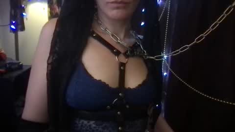 goldynsilvyrempress online show from May 2026 02:30:01 AM