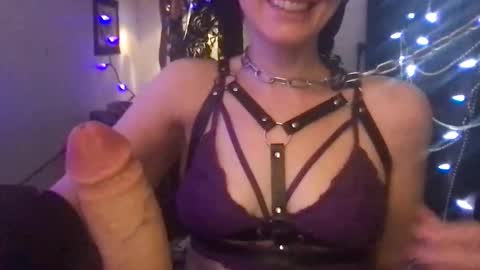 goldynsilvyrempress online show from May 2026 02:28:02 AM
