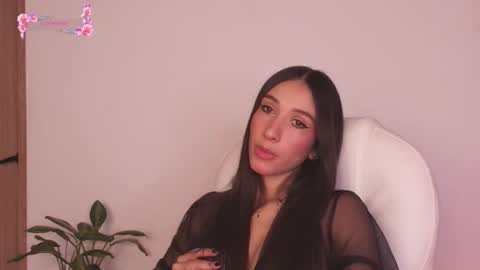 Snapshot of gorgeous_brunette chatting on June 2026 08:24:01 AM Rose online show from June 2026 08:24:01 AM