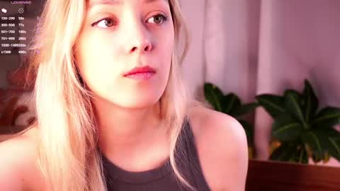 Snapshot of gossip__girl chatting on May 2026 01:57:02 AM Luna online show from May 2026 01:57:02 AM