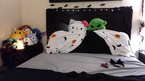 gothbaby305 online show from October 2025 02:11:02 AM