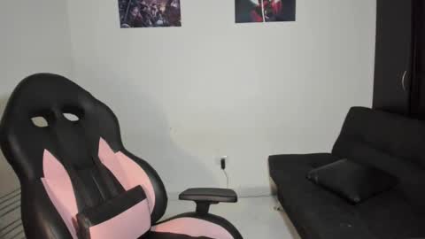 Snapshot of gothic9goddes chatting on January 2025 12:58:02 AM GG online show from January 2025 12:58:02 AM