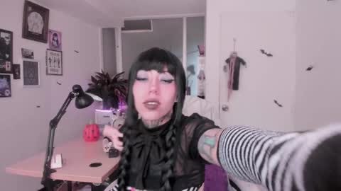 hi my name is Elizabeth nice to meet you online show from October 2025 04:07:02 PM