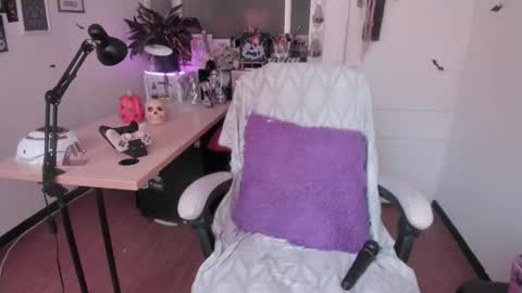 hi my name is Elizabeth nice to meet you online show from October 2025 04:24:02 PM