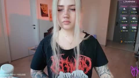 Snapshot of gothkittys chatting on April 2026 02:07:01 PM traumfrau Kira angel face devil eyes I SELL A LOT VIDEO IN GALLERY online show from April 2026 02:07:01 PM